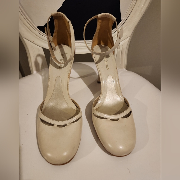 BCBGirl Off White/Cream Colour Heels - Picture 4 of 6